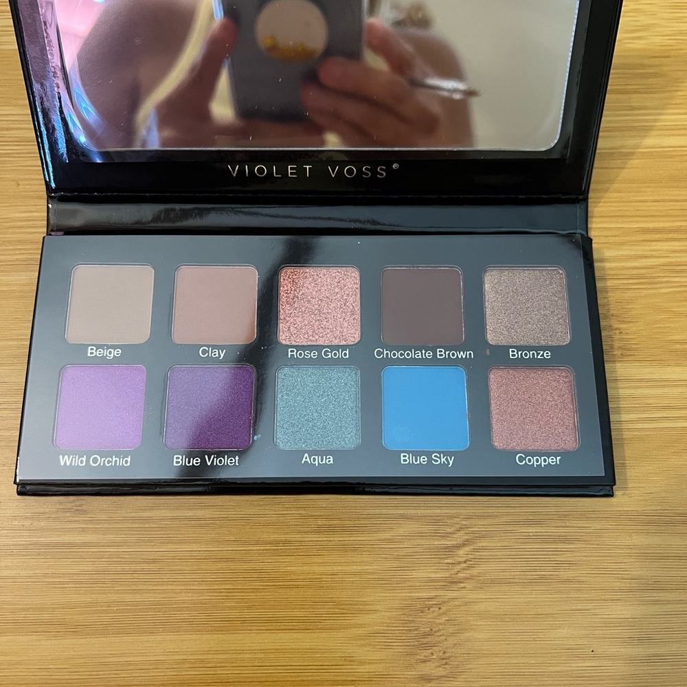 Eye Shadow and Pressed Pigment Palette